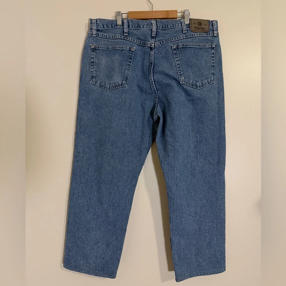 Wrangler Mens Jeans Size 38x30 Blue Relaxed Fit Straight Leg Classic Denim - Picture 5 of 10